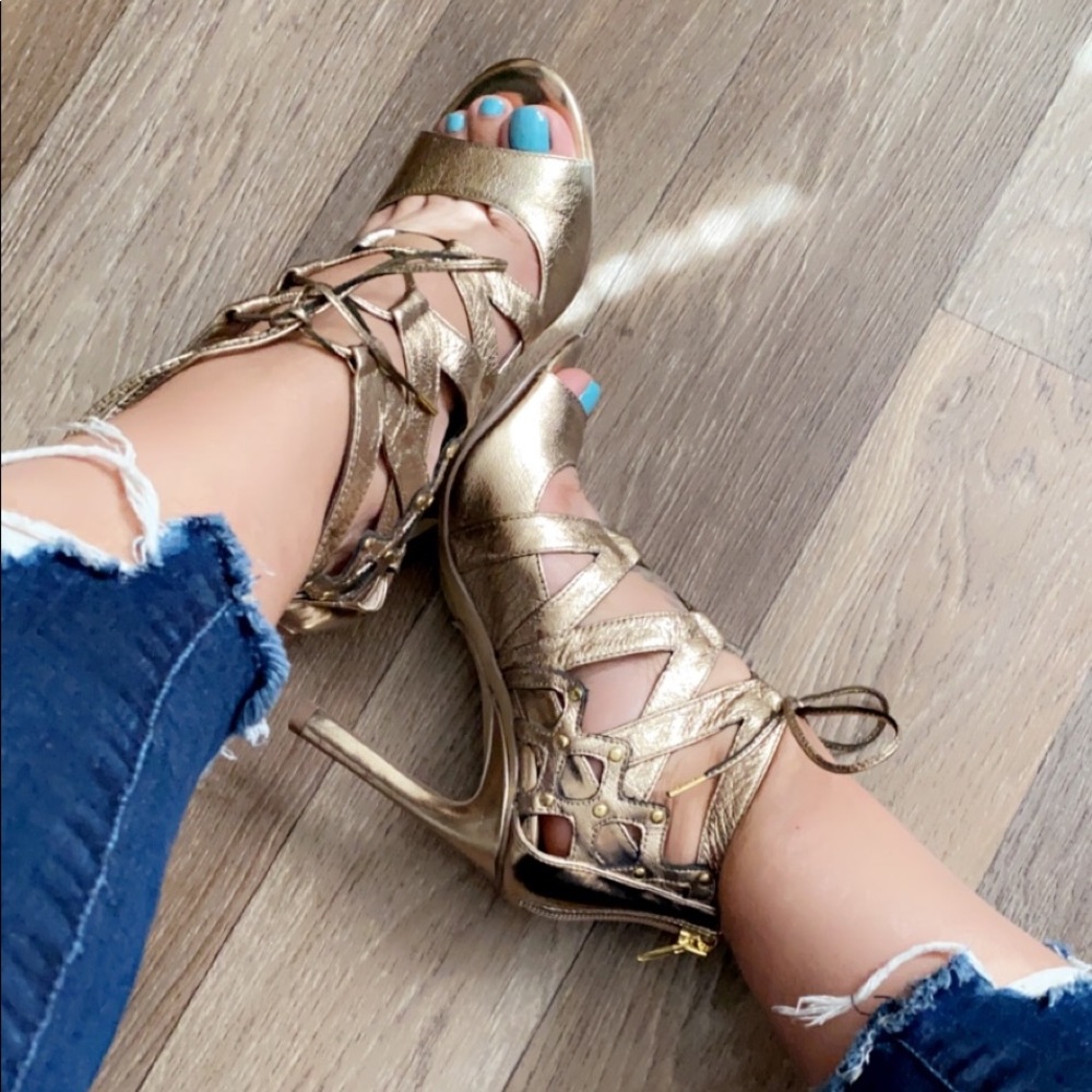 Metallic gold Woman heel